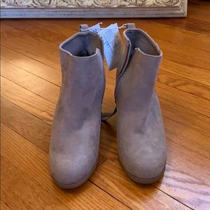 New old navy booties never worn